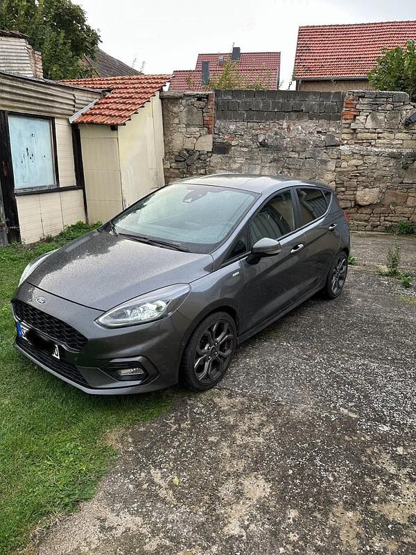 Grau Gebraucht 2020 Ford Fiesta ST-Line Kleinwagen | 12.800 € (Guter Preis) - Bild 1/4