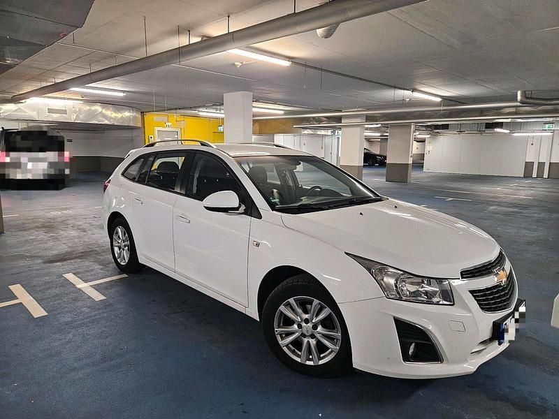 Weiß Gebraucht 2013 Opel Astra Kombi | 3.500 € (Superpreis) - Bild 1/4