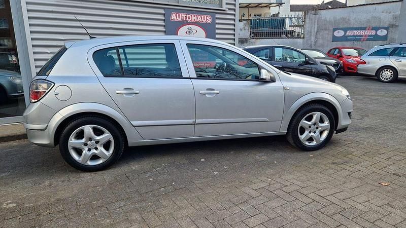 Gebraucht Opel Astra Edition 105 PS (77 kW) 2007 Silber Limousine