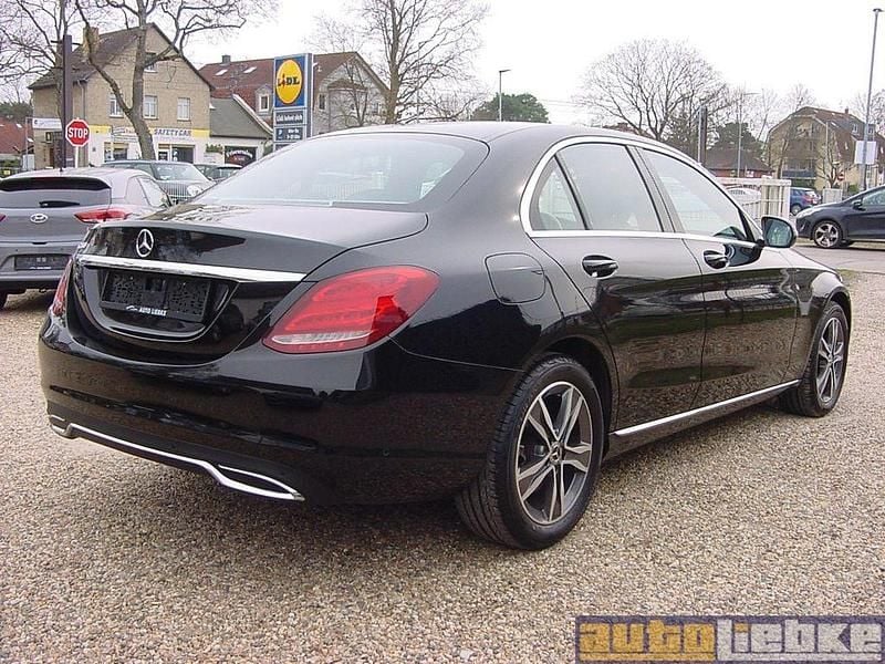Gebraucht Mercedes C180 156 PS (114 kW) 2017 Obsidianschwarzmetallic Limousine