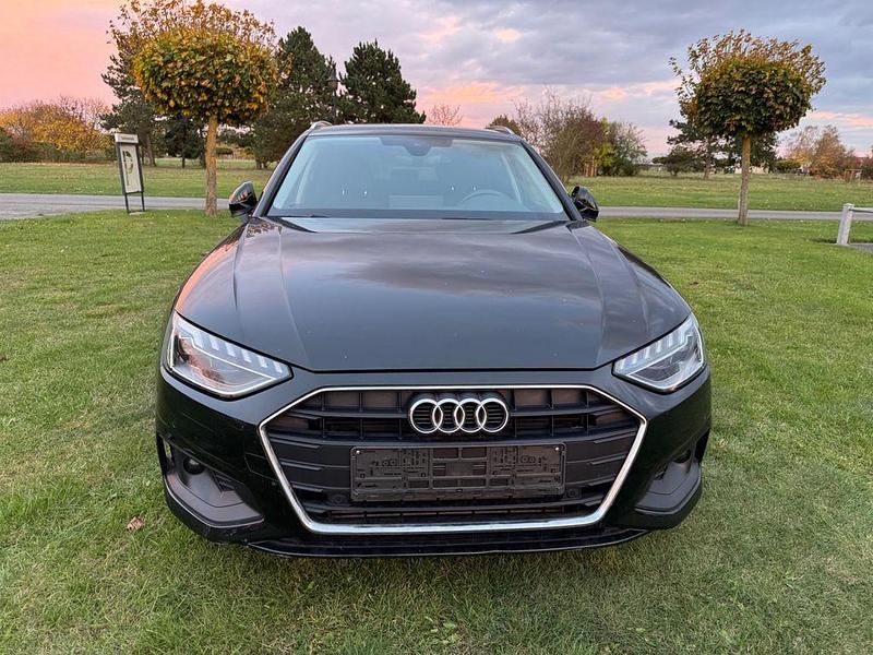 Schwarz Gebraucht 2022 Audi A4 Basis Kombi | 26.990 € (Guter Preis) - Bild 1/4