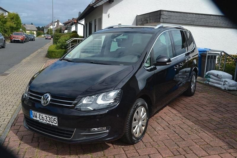 Schwarz Gebraucht 2016 VW Sharan Highline Van / Kleinbus | 13.900 € (Fairer Preis) - Bild 1/4