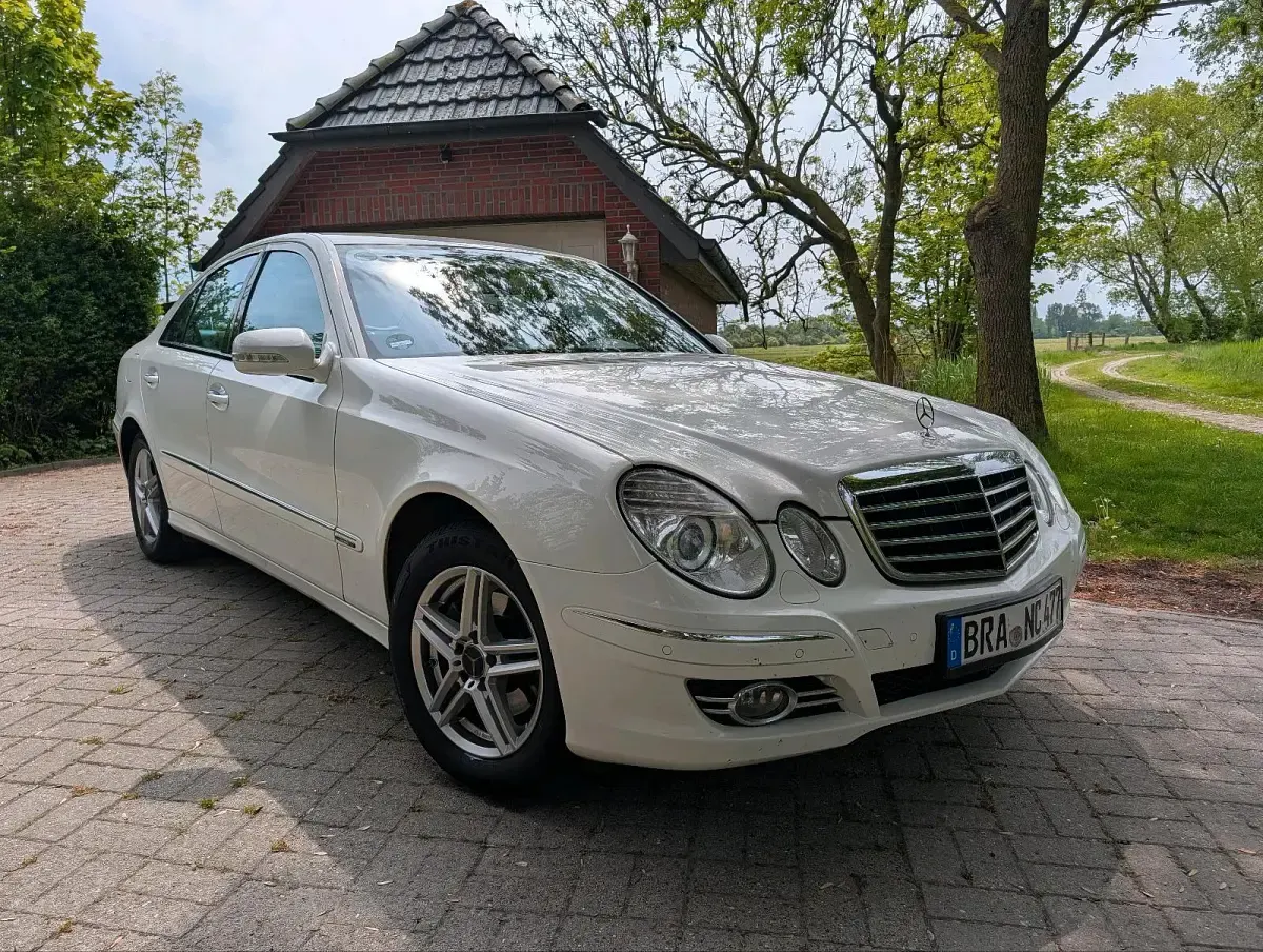 Gebraucht Mercedes E230 204 PS (150 kW) 2007 Weiß Limousine