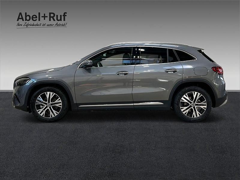 Gebraucht Mercedes GLA200 Progressive 163 PS (119 kW) 2025 Grau SUV
