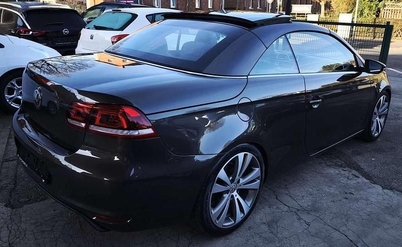Gebraucht VW Eos Basis 122 PS (89 kW) 2011 Black oak brown metallic Cabrio