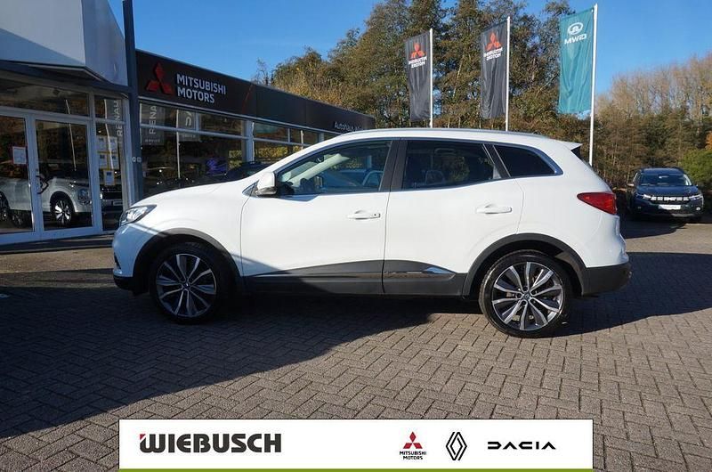Weiss nacre Gebraucht 2018 Renault Kadjar Bose Edition SUV | 14.090 € (Fairer Preis) - Bild 1/4