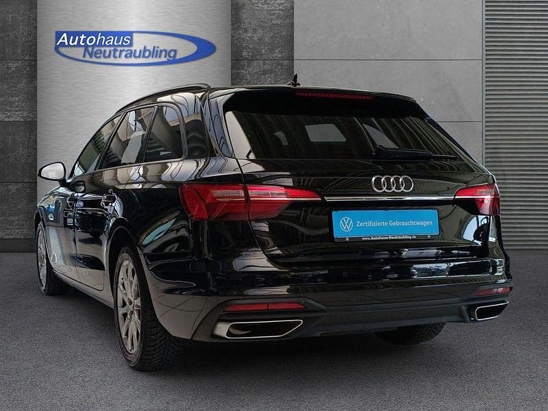 Gebraucht Audi A4 Basis 150 PS (110 kW) 2022 Mythosschwarz Kombi
