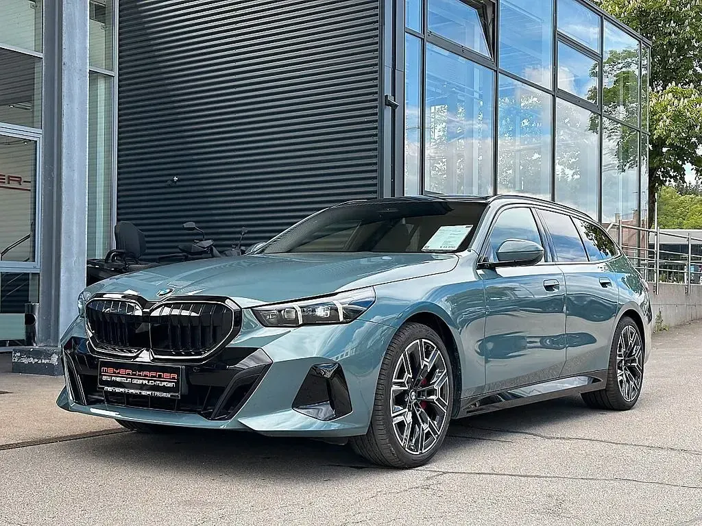 Gebraucht BMW 520 M Sport 208 PS (152 kW) 2025 Grün Kombi