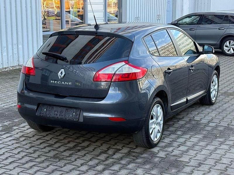 Gebraucht Renault Mégane 101 PS (74 kW) 2011 Grau Limousine