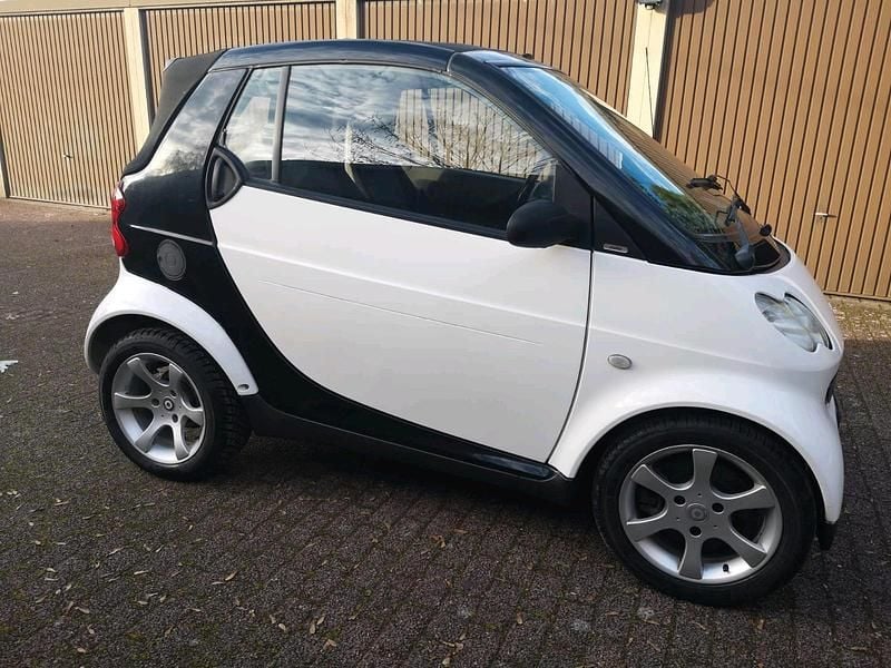 Weiß Gebraucht 2005 Smart ForTwo Cabrio Cabrio | 1.950 € (Fairer Preis) - Bild 1/4