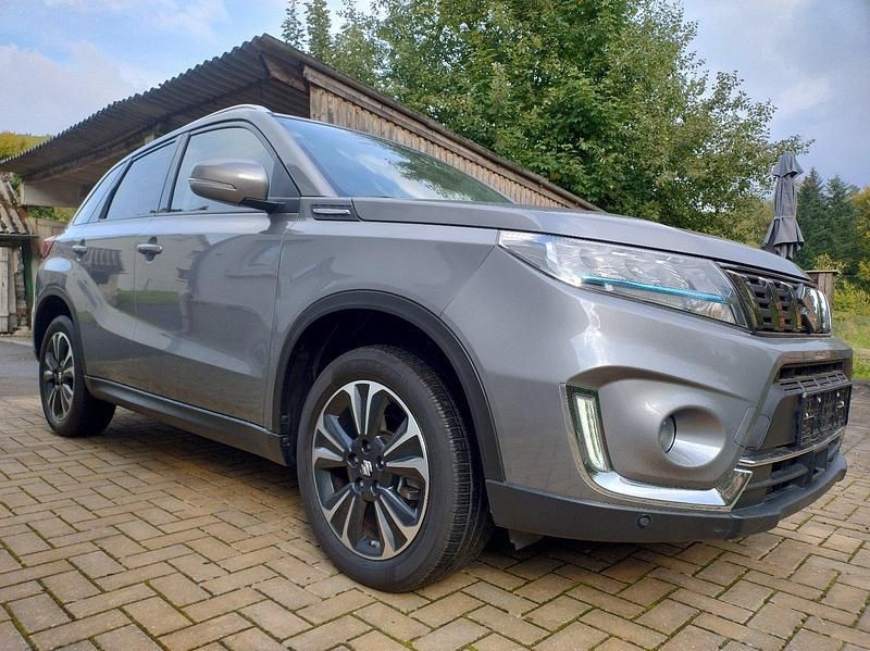 Gebraucht Suzuki Vitara 129 PS (94 kW) 2022 Grau SUV