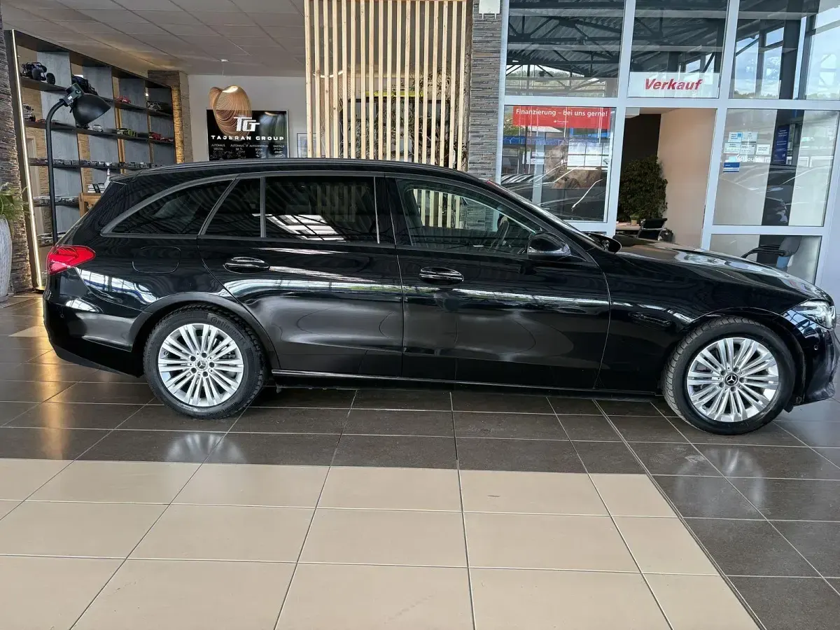 Gebraucht Mercedes C200 Business 163 PS (119 kW) 2023 Schwarz Kombi
