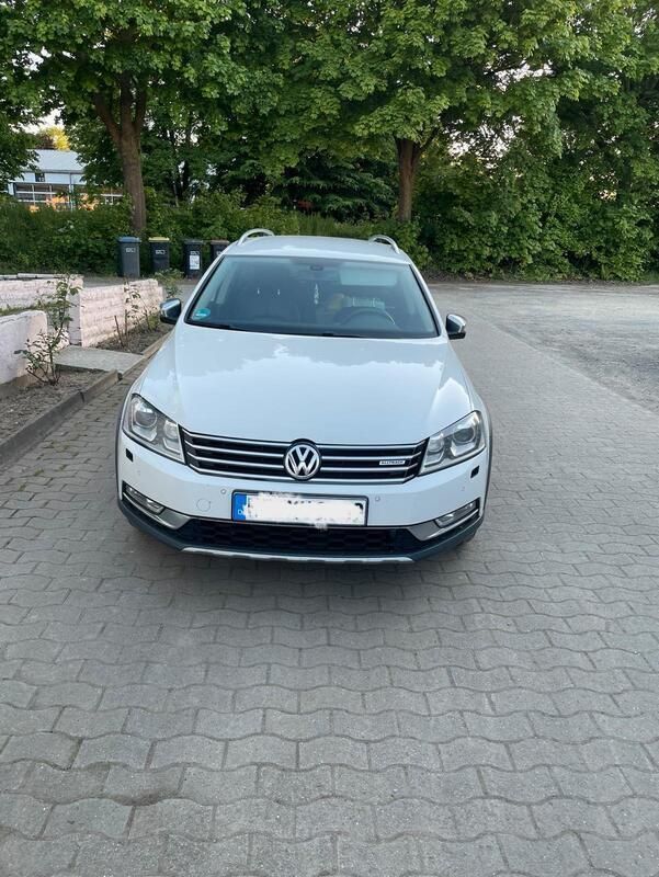Weiß Gebraucht 2014 VW Passat Alltrack Kombi | 9.600 € (Etwas zu teuer) - Bild 1/4