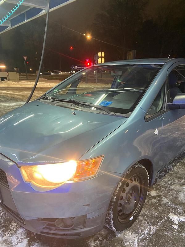 Second-hand Mitsubishi Colt Top 55 CP (40 kW) 2011 Albastru Hatchback