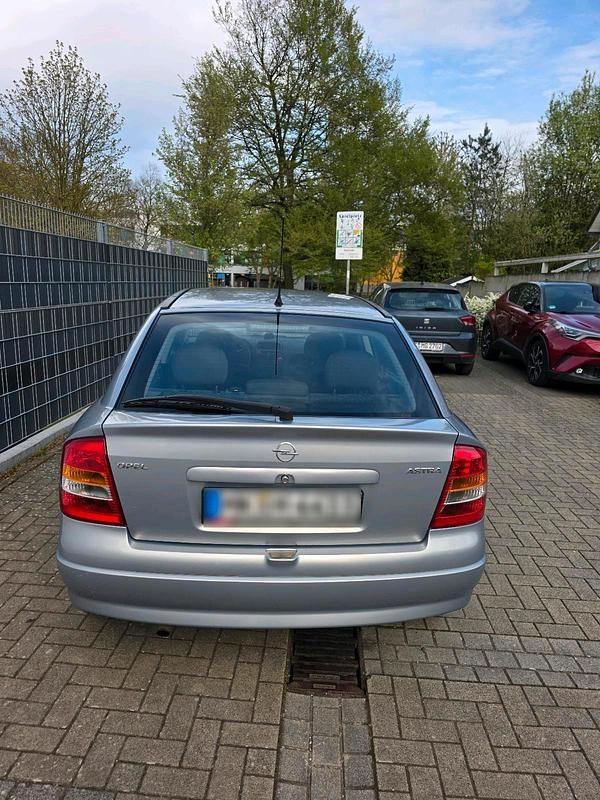 Gebraucht Opel Astra 85 PS (62 kW) 2002 Silber Limousine