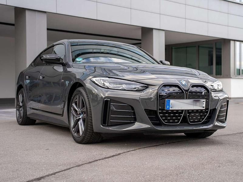 Grau Gebraucht 2023 BMW i4 M Sport Limousine | 46.700 € (Fairer Preis) - Bild 1/4