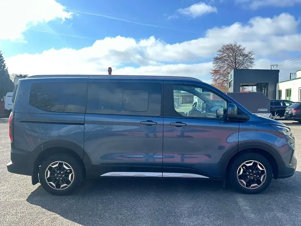 Gebraucht Ford Tourneo Active 150 PS (110 kW) 2025 Chromablau Van / Kleinbus
