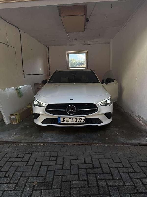 Weiß Gebraucht 2020 Mercedes CLA200 Kombi | 22.500 € (Guter Preis) - Bild 1/4