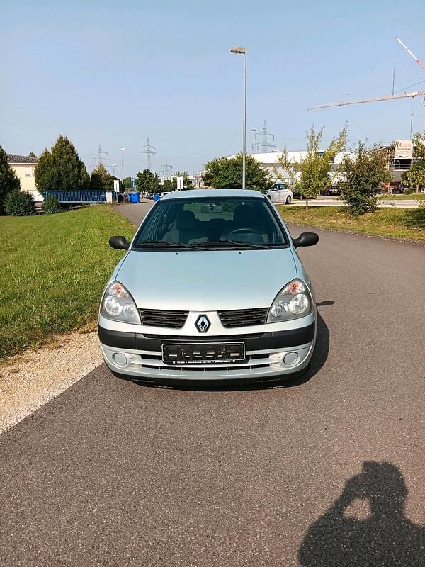 Silber Gebraucht 2004 Renault Clio II Kleinwagen | 1.300 € - Bild 1/4