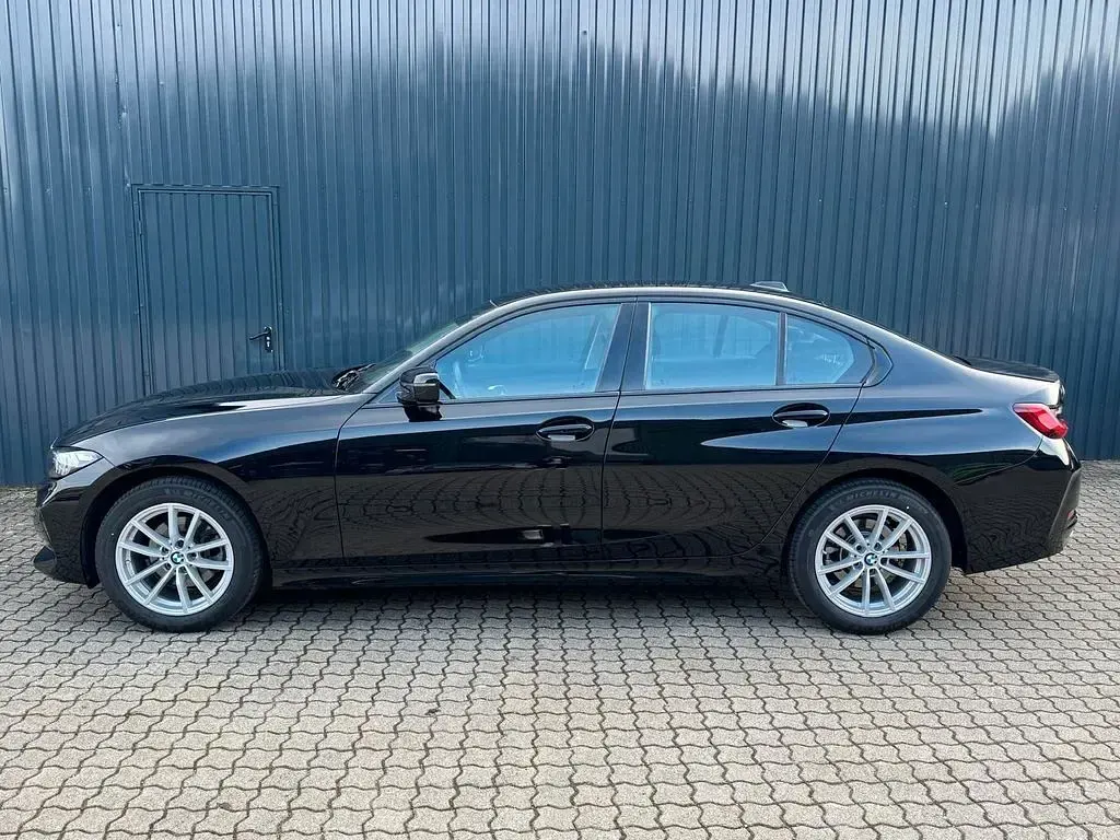 Gebraucht BMW 320 190 PS (139 kW) 2024 Schwarz Limousine