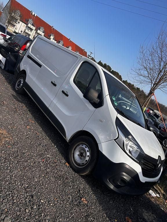 Gebraucht Renault Trafic 121 PS (88 kW) 2018 Weiß Van / Kleinbus