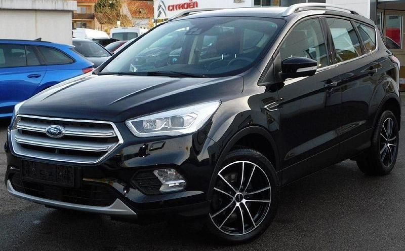 Schwarz Gebraucht 2019 Ford Kuga Titanium SUV | 17.990 € (Fairer Preis) - Bild 1/4