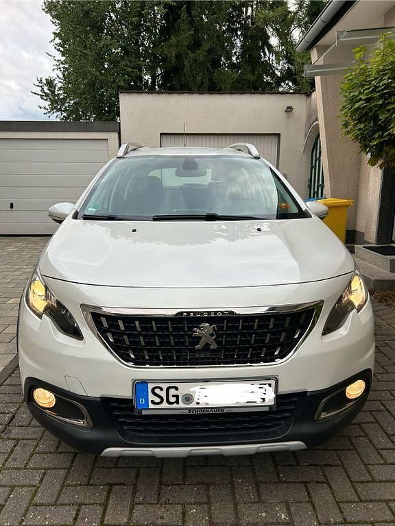 Weiß Gebraucht 2018 Peugeot 2008 Allure SUV | 11.199 € (Fairer Preis) - Bild 1/4