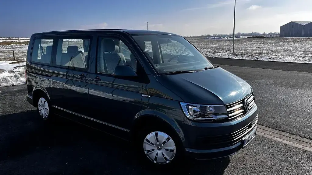 Używany VW Caravelle 150 KM (110 kW) 2016 Zielony Van