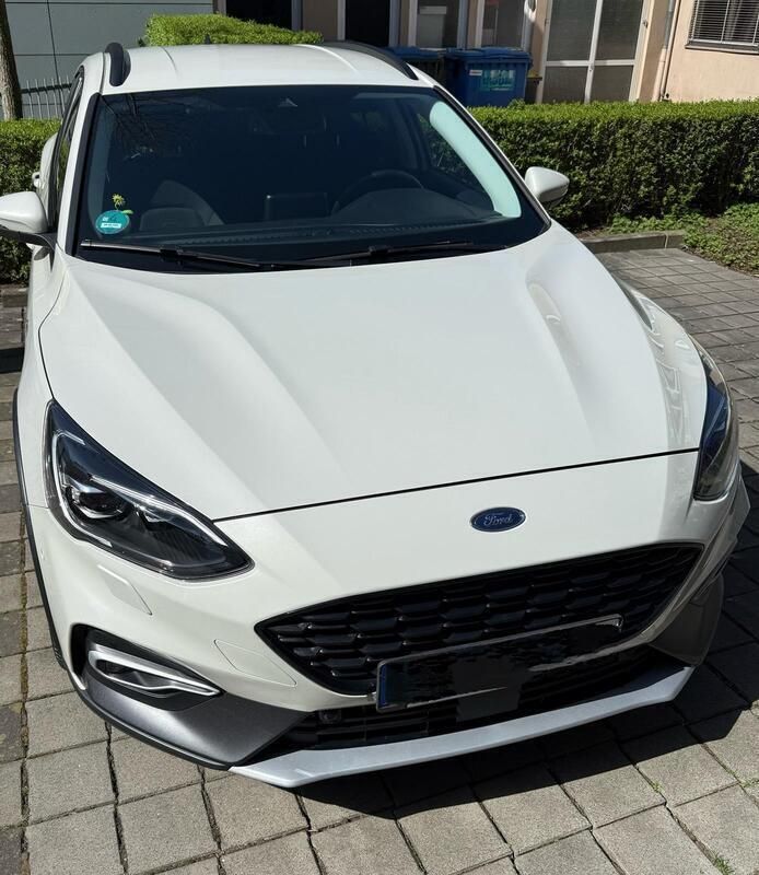 Andere außenfarben Gebraucht 2019 Ford Focus Active Limousine | 14.990 € (Fairer Preis) - Bild 1/4