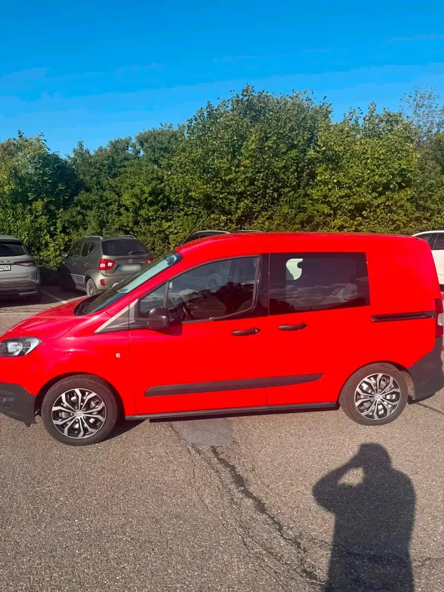 Gebraucht Ford Courier 101 PS (74 kW) 2015 Rot Van / Kleinbus