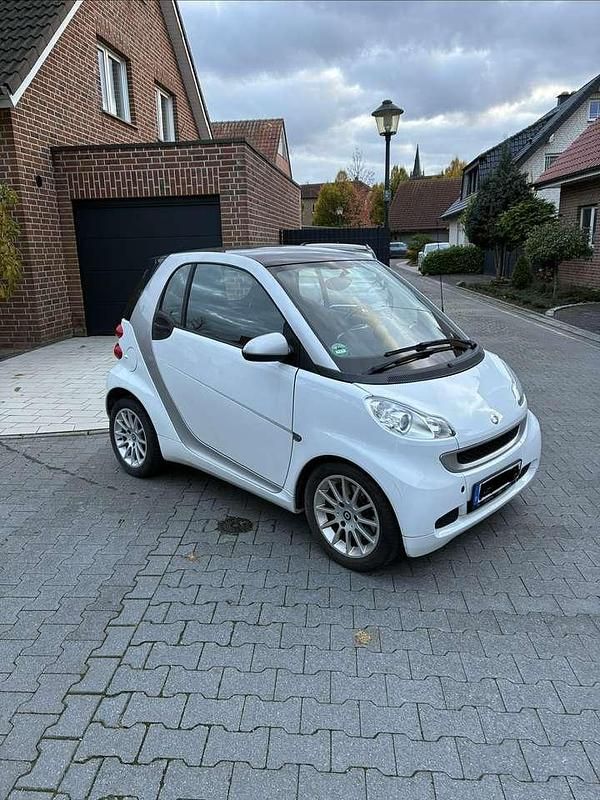 Grau Gebraucht 2012 Smart ForTwo Coupé Kleinwagen | 4.200 € (Fairer Preis) - Bild 1/4