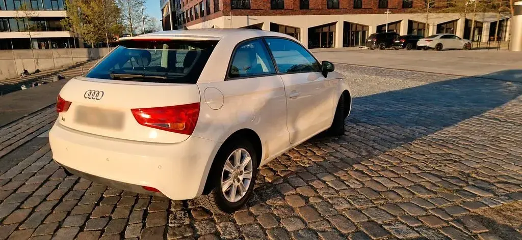 Gebraucht Audi A1 86 PS (63 kW) 2010 Weiß Kleinwagen