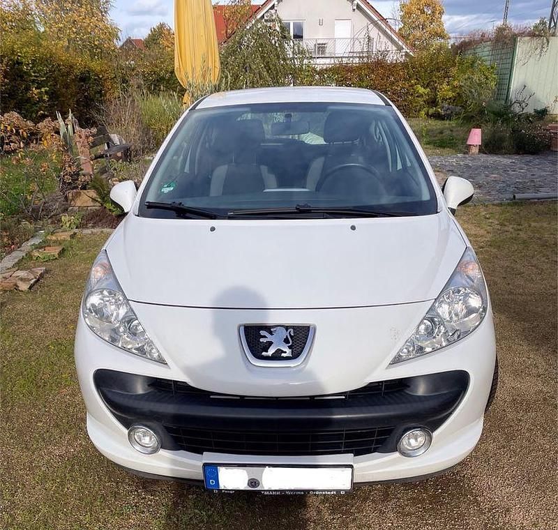 Weiß Gebraucht 2009 Peugeot 207 Urban Move Limousine | 2.990 € (Fairer Preis) - Bild 1/4