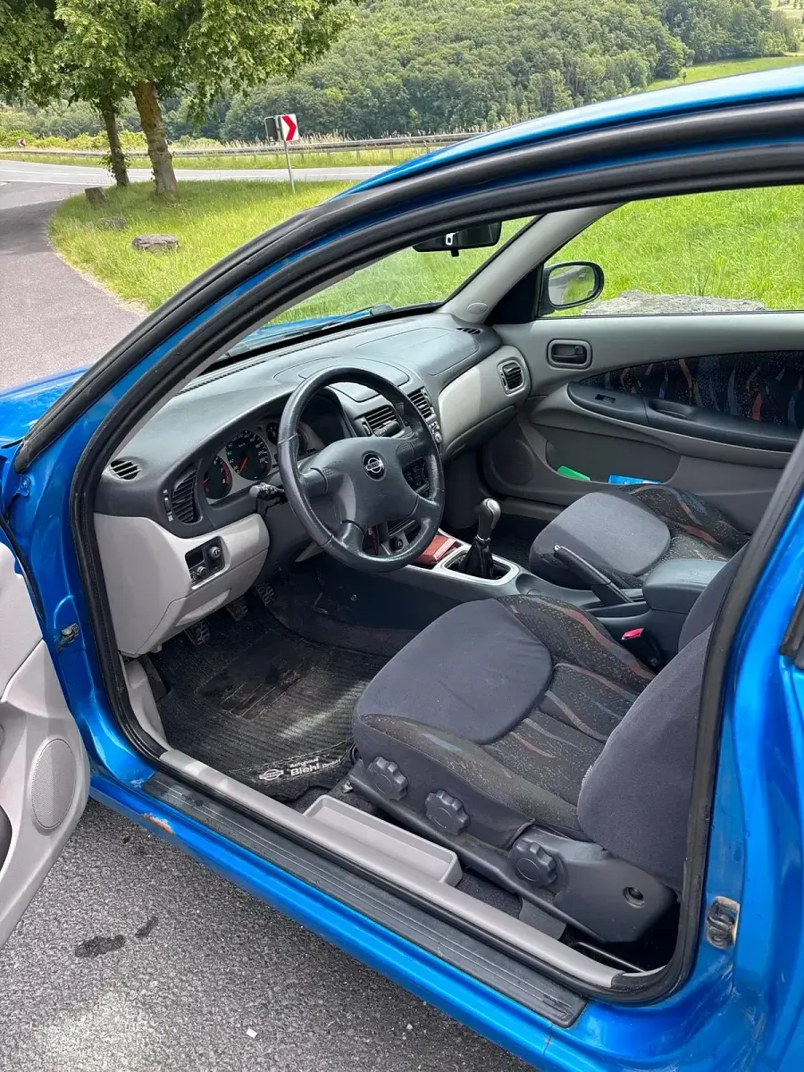 Gebraucht Nissan Almera 90 PS (66 kW) 2001 Blau Kleinwagen
