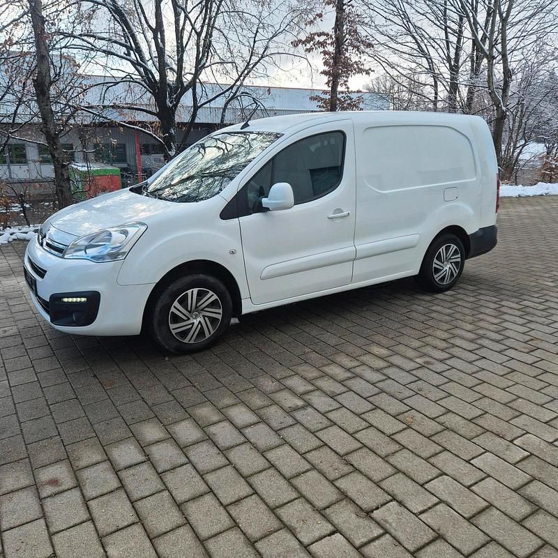 Weiß Gebraucht 2016 Citroën Berlingo Van / Kleinbus | 4.290 € (Guter Preis) - Bild 1/4