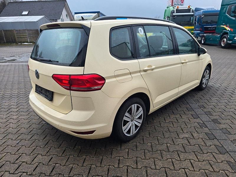 Gebraucht VW Touran 110 PS (80 kW) 2018 Beige Van / Kleinbus