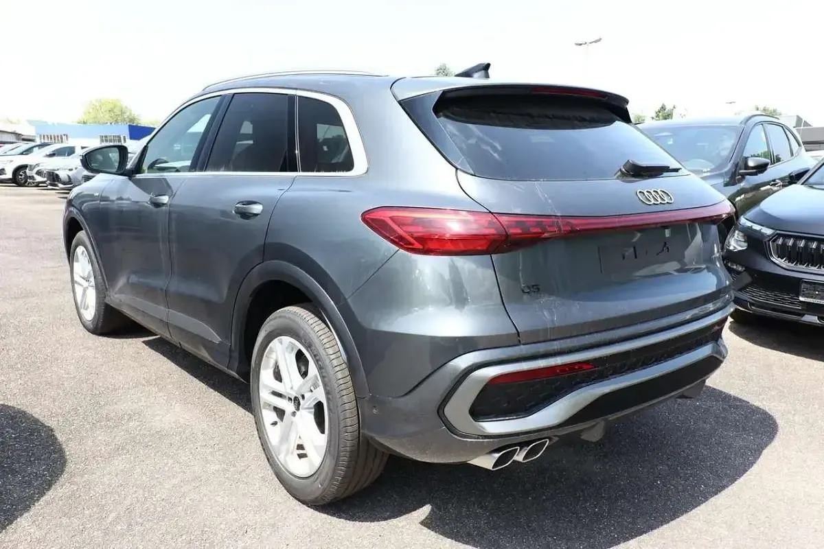 Neu Audi Q5 S-Line 204 PS (150 kW) 2025 Daytonagrau perleffekt SUV