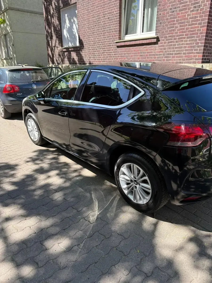 Gebraucht Citroën DS4 120 PS (88 kW) 2011 Schwarz Kleinwagen