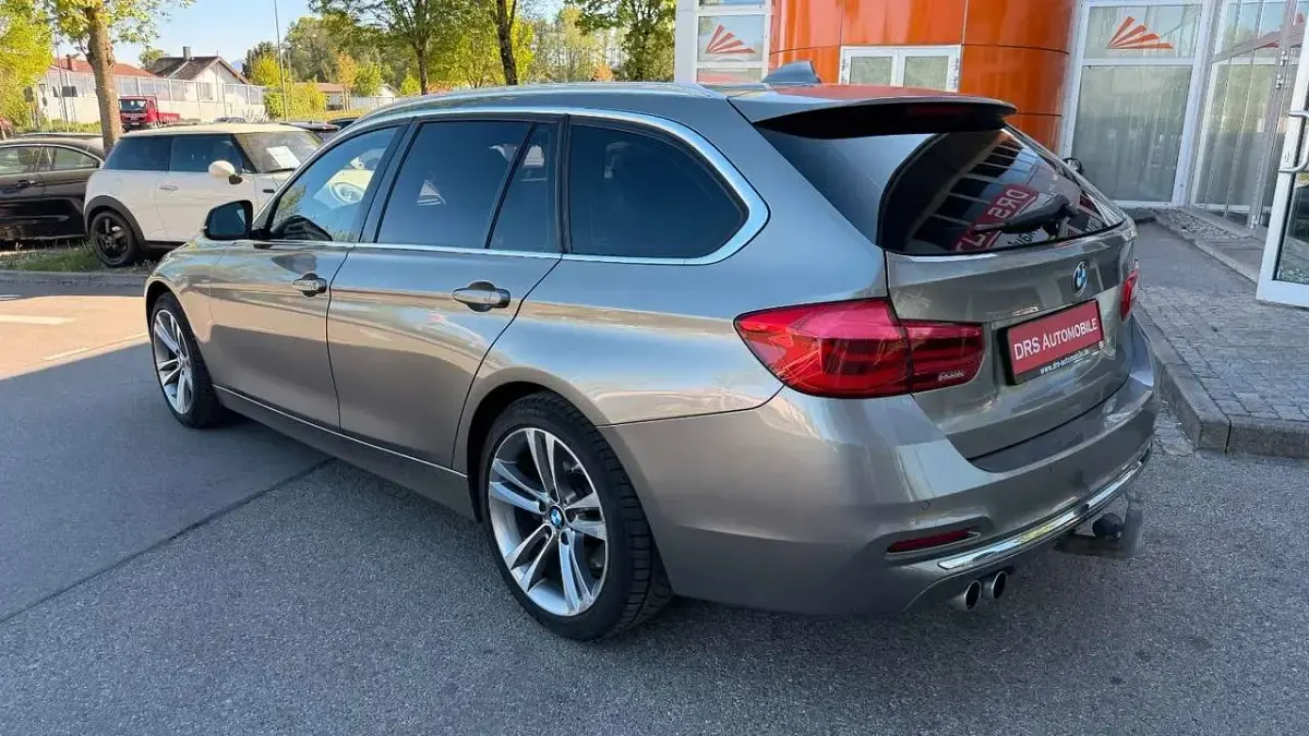 Gebraucht BMW 330 Luxury Line 258 PS (189 kW) 2017 Platinsilber metallic Kombi