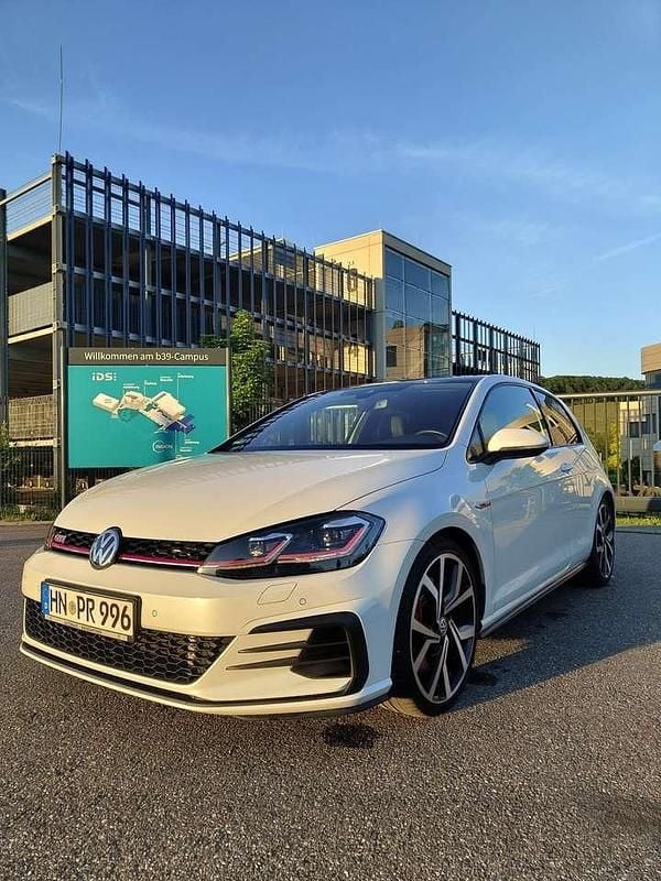 Weiß Gebraucht 2019 VW Golf VII GTI Kleinwagen | 23.490 € (Fairer Preis) - Bild 1/4