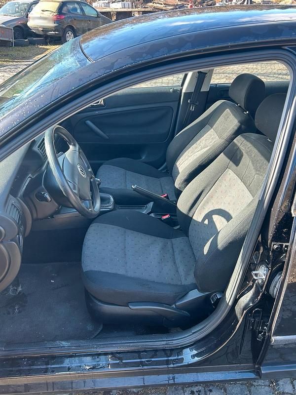 Gebraucht VW Passat 101 PS (74 kW) 1997 Schwarz Limousine