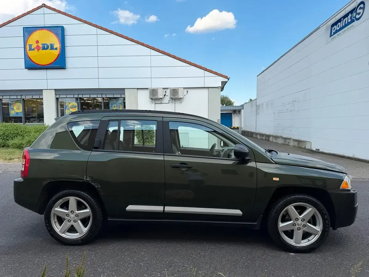 Gebraucht Jeep Compass 170 PS (125 kW) 2008 Grün SUV