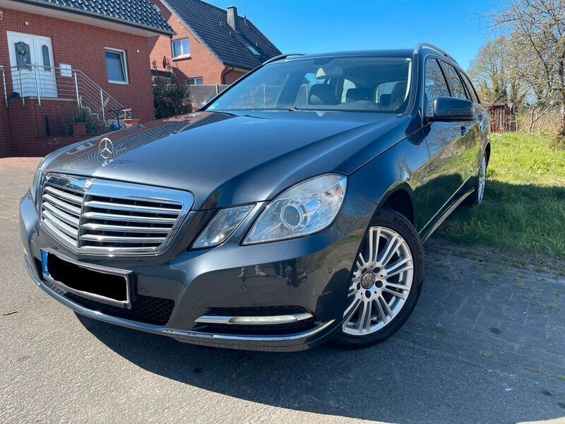 Grau Gebraucht 2012 Mercedes 220 Limousine | 5.990 € (Superpreis) - Bild 1/4