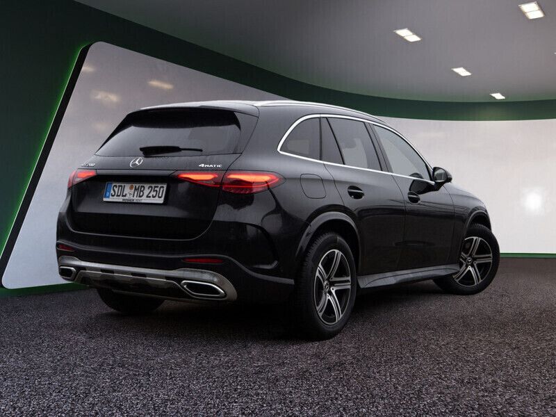 Gebraucht Mercedes GLC200 AMG line 227 PS (166 kW) 2024 Schwarz SUV