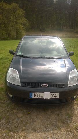 Schwarz metallic Gebraucht 2002 Ford Fiesta Kleinwagen | 1.480 € (Fairer Preis) - Bild 1/4
