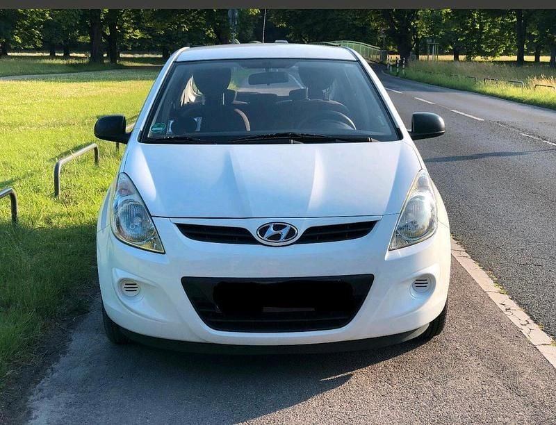 Gebraucht Hyundai i20 Edition 78 PS (57 kW) 2010 Weiß Kleinwagen