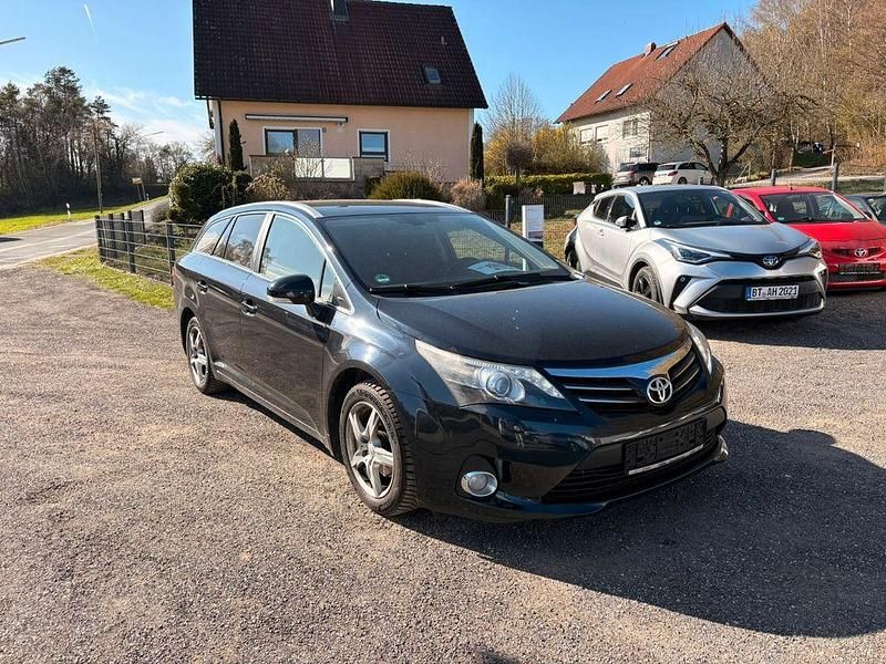Gebraucht Toyota Avensis 124 PS (91 kW) 2012 Blau Kombi