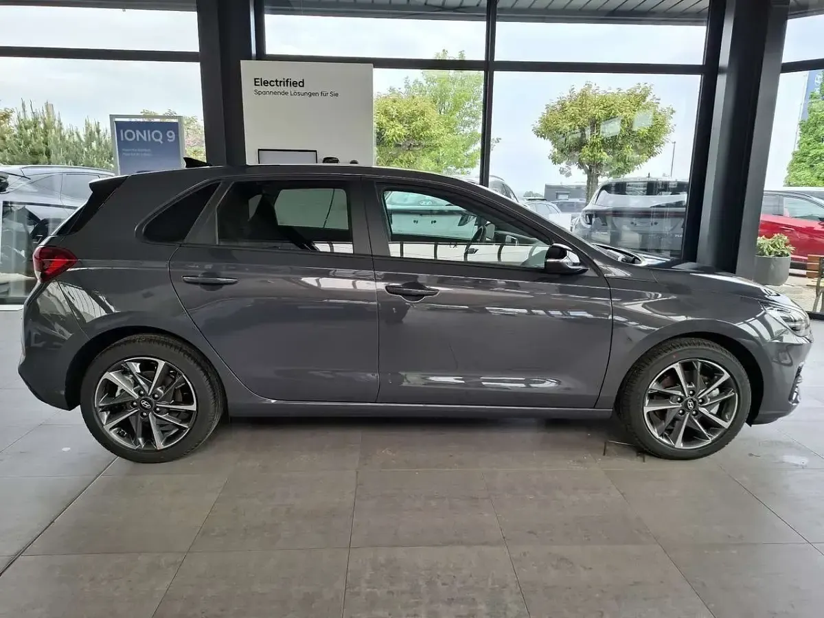 Gebraucht Hyundai i30 Advantage 115 PS (84 kW) 2026 Ecotronic grey Limousine