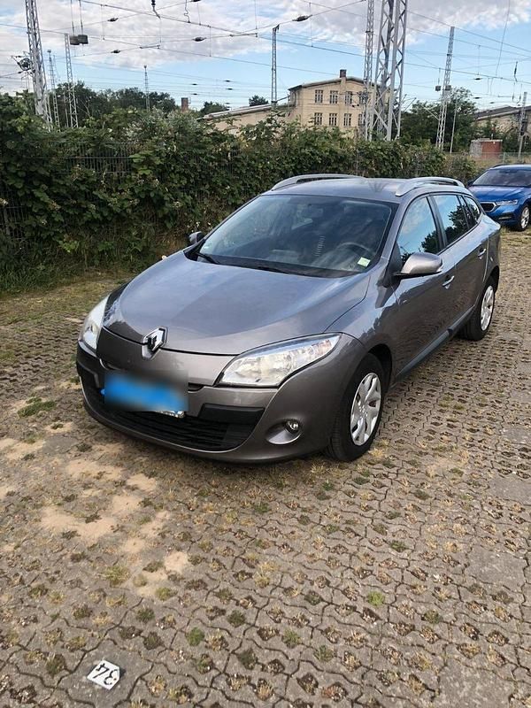 Silber Gebraucht 2012 Renault Mégane GrandTour Expression Kombi | 2.700 € (Guter Preis) - Bild 1/4