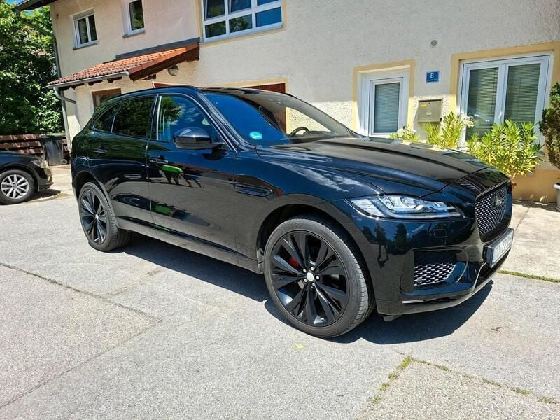 Schwarz Gebraucht 2016 Jaguar F-Pace S SUV | 26.000 € - Bild 1/4